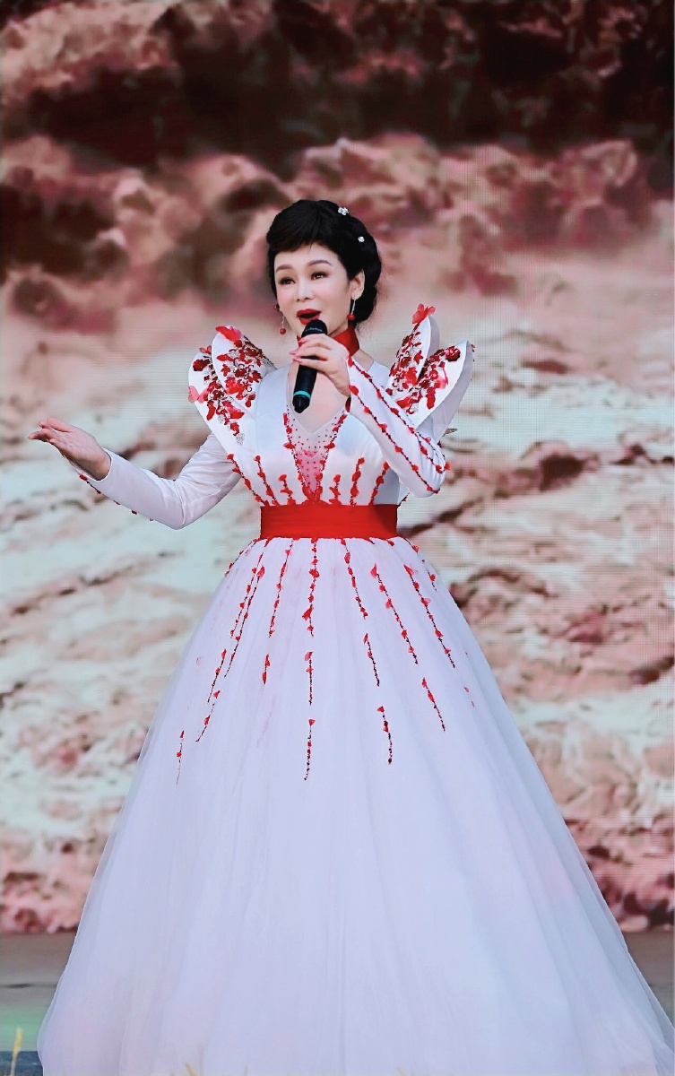 舞台剧照：著名歌唱家张华敏