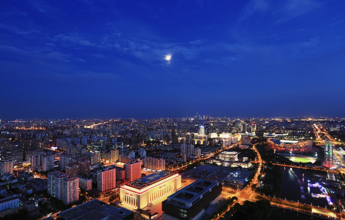 8米高的北京奥林匹克塔观光平台俯瞰大北京的夜景