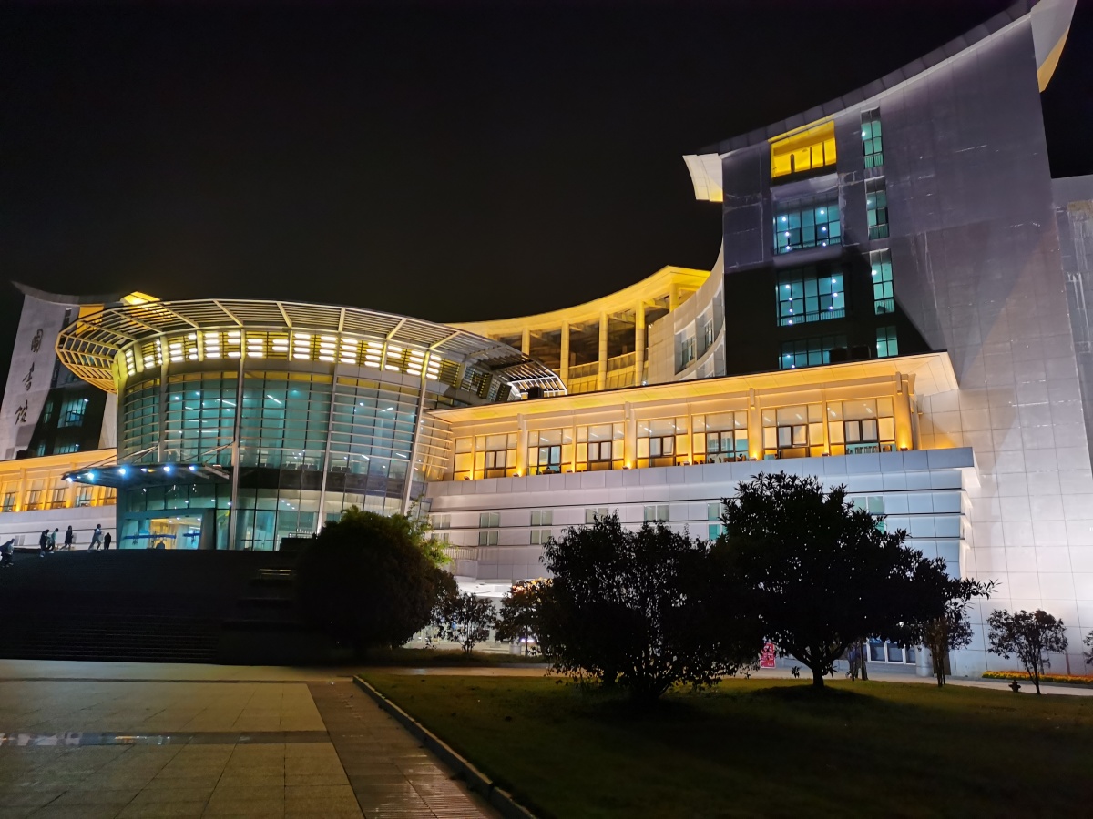 图书馆灯光,淮阴师范学院 - iku5862 - 图虫