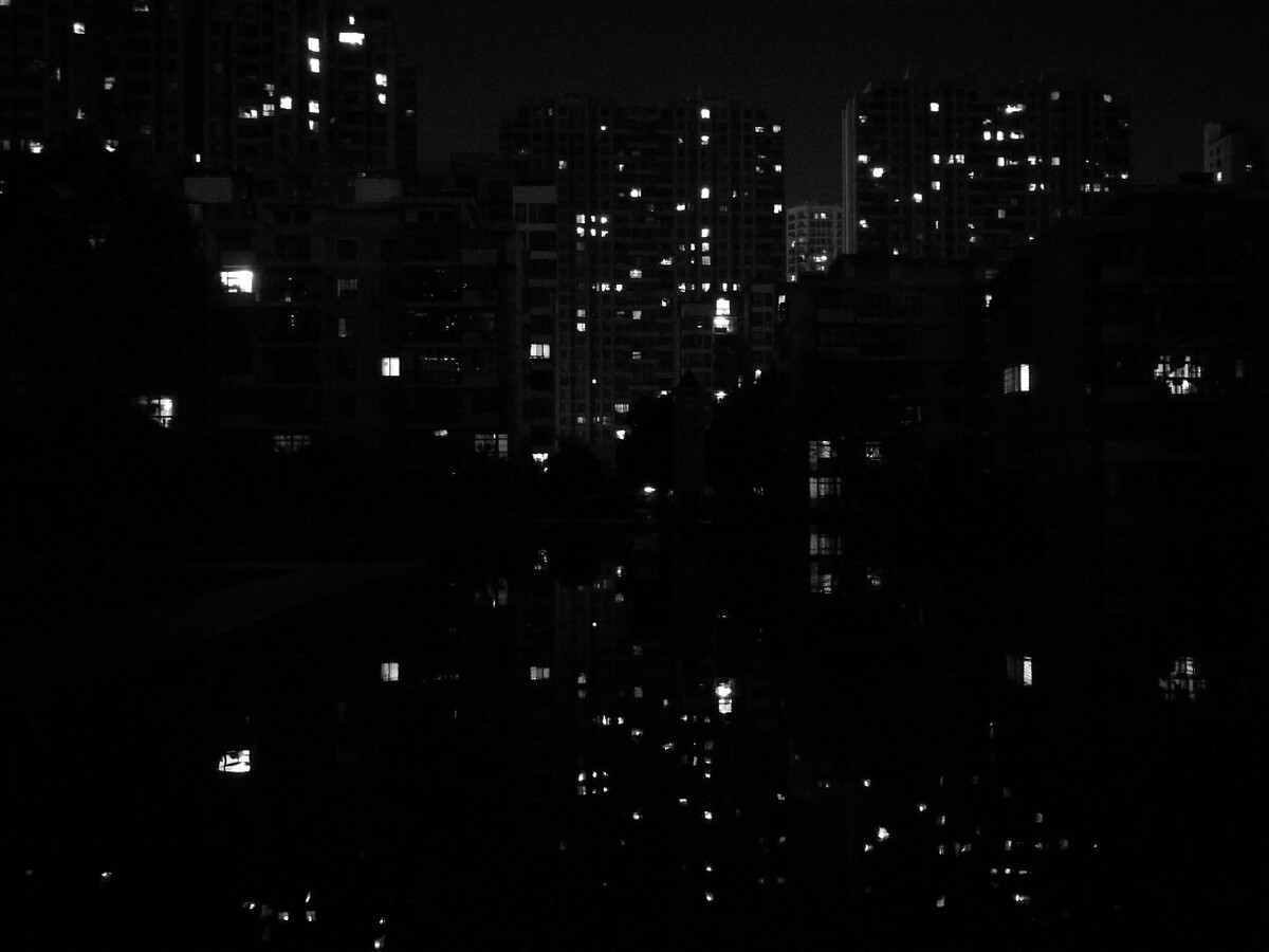 安静,温暖是夜晚的感受。收拾一天的心情,修整一天的身体。