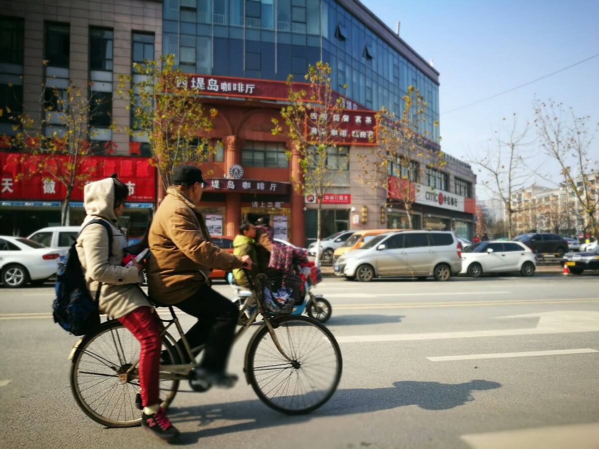 跟着爷爷骑行的我