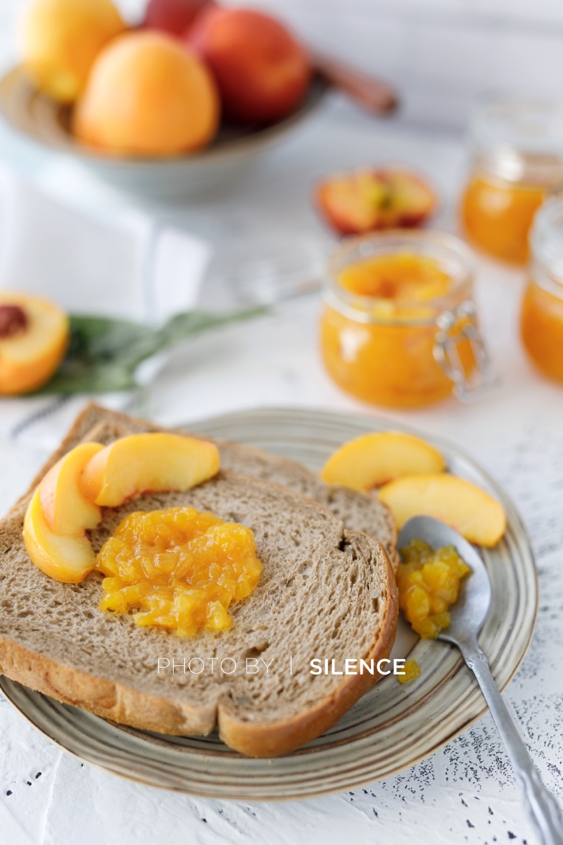 黄桃酱配面包,好吃