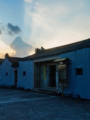 18608