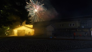 18402