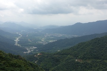 19046