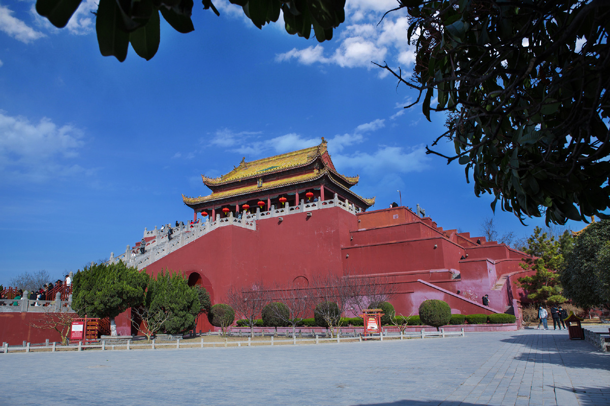 开封市龙亭公园的龙亭大殿