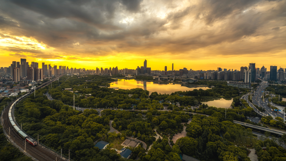 武汉风光雨后的汉阳月湖