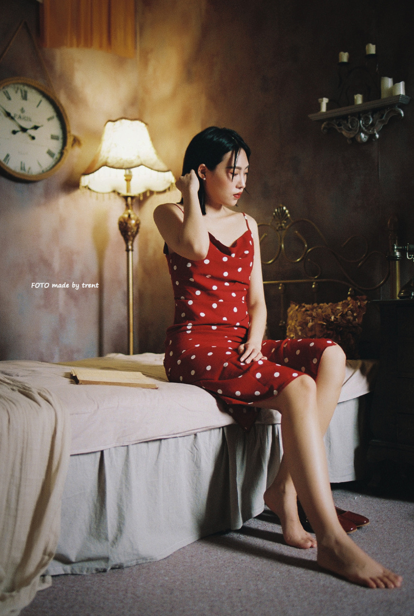 《briar rose》诱惑将夜包围 爱被奢望拖累 好梦碎去不小心 你还是我