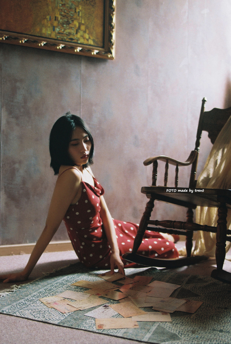 《briar rose》诱惑将夜包围 爱被奢望拖累 好梦碎去不小心 你还是我