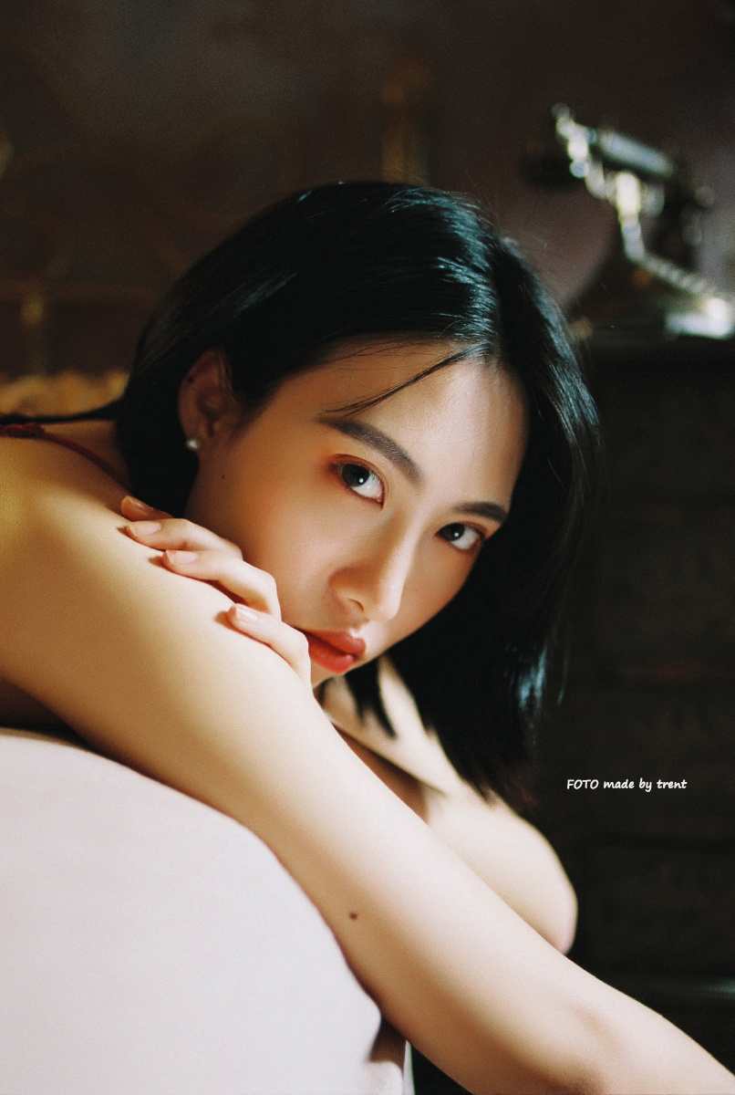 《briar rose》诱惑将夜包围 爱被奢望拖累 好梦碎去不小心 你还是我