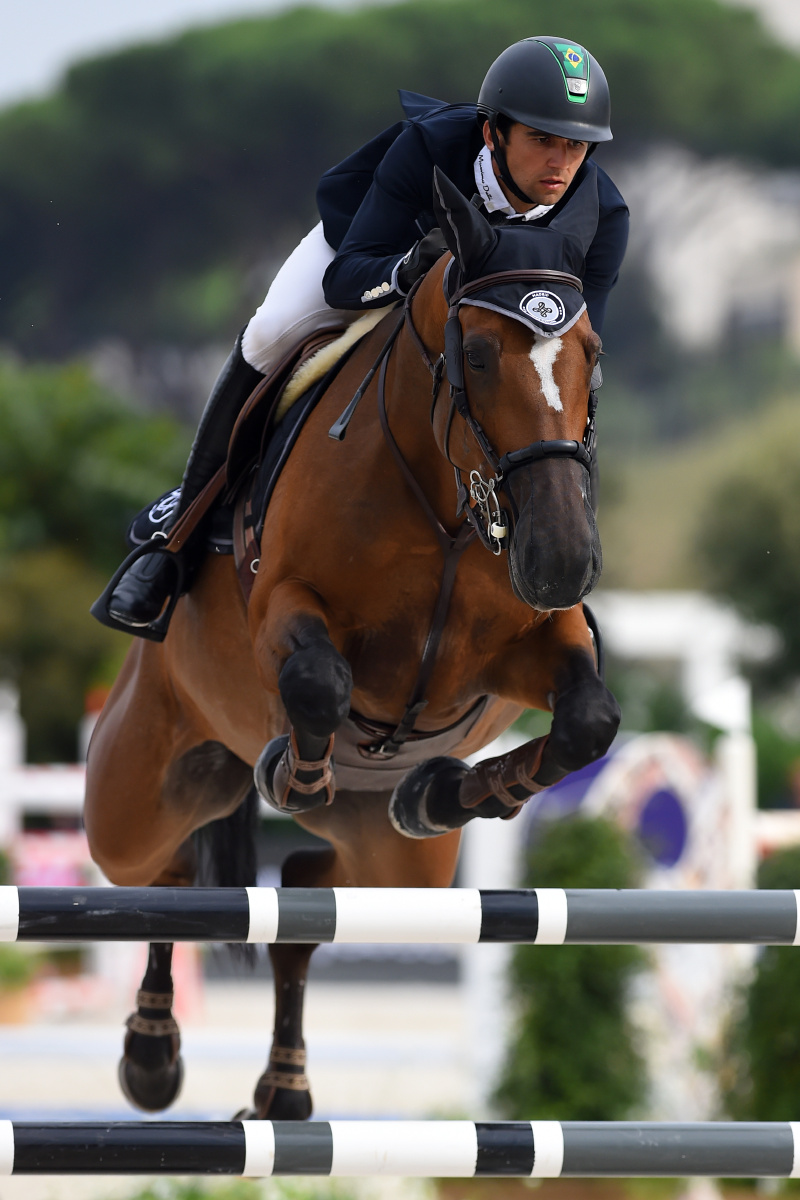 南宁市唐山路里的楼梯,交错而有层次.