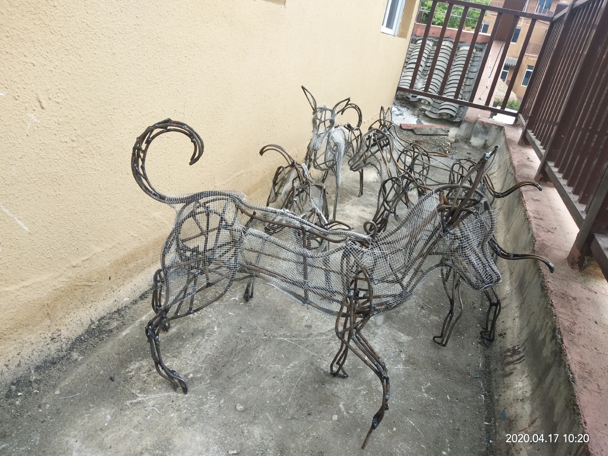 狗狗钢筋雕塑制作骨架