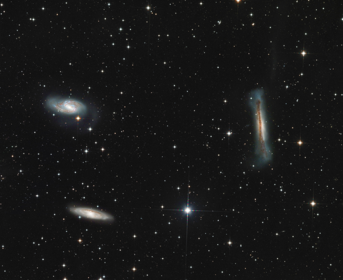 宇宙中的三重奏m65m66ngc3628狮子座三重星系