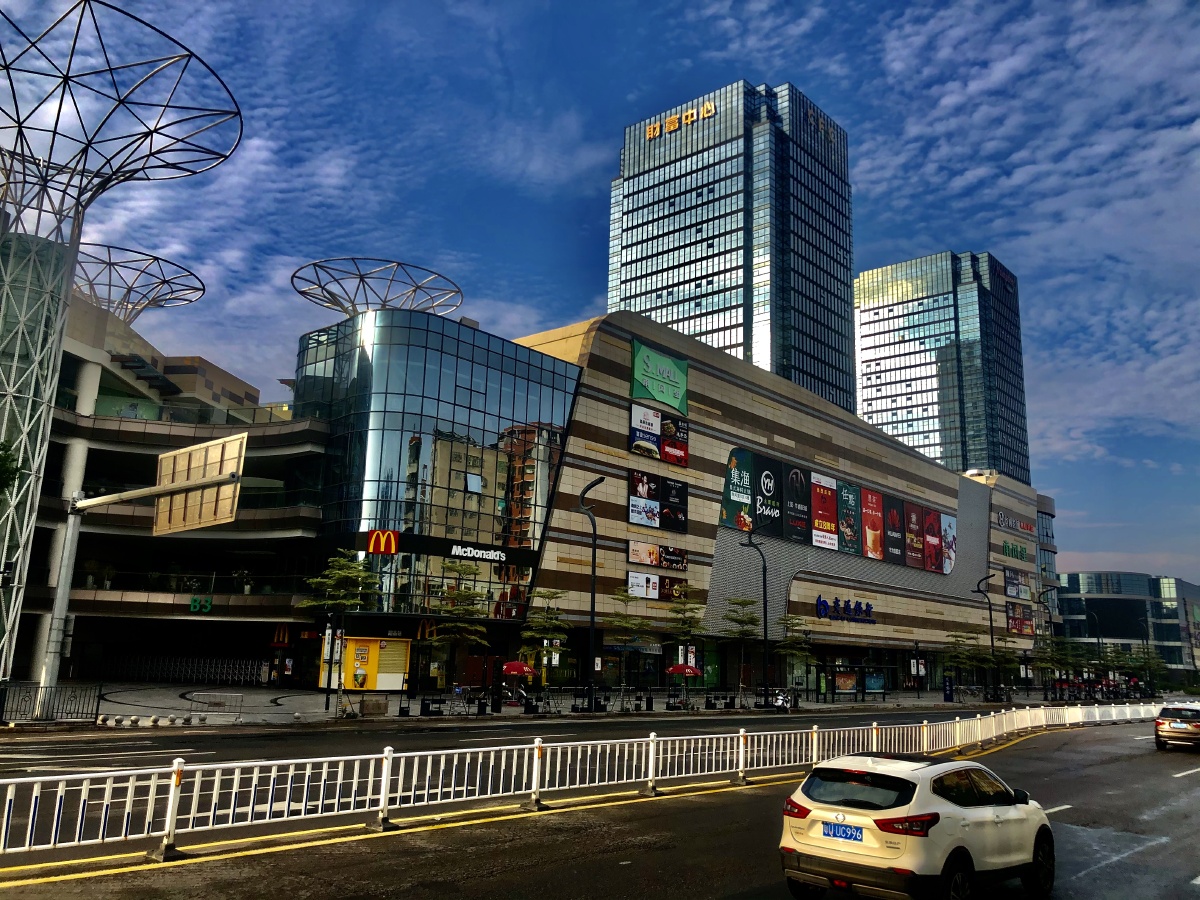 早晨的财富中心南风里