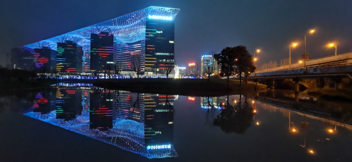上海g60科创云廊夜景行者辛丑年手机拍摄