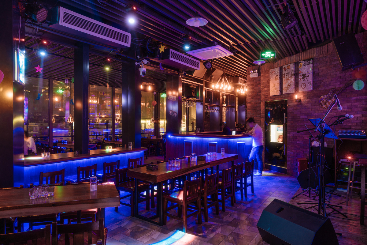 永泰人在福州开了家酒吧,名为66号公路吧