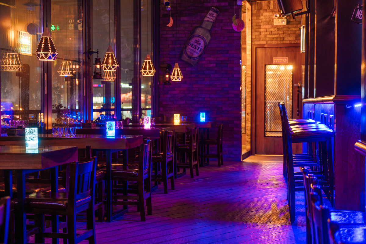 永泰人在福州开了家酒吧,名为66号公路吧