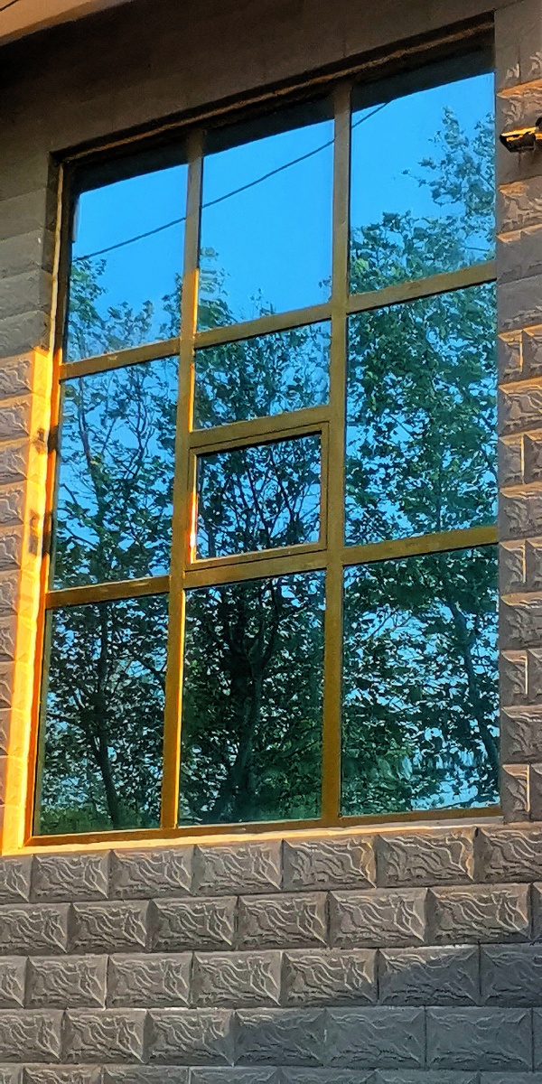 玻璃窗上的风景