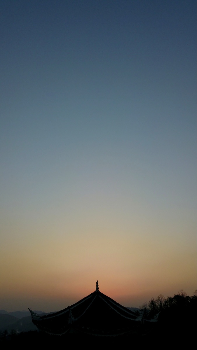 用无人机航拍的黄昏可做手机背景图