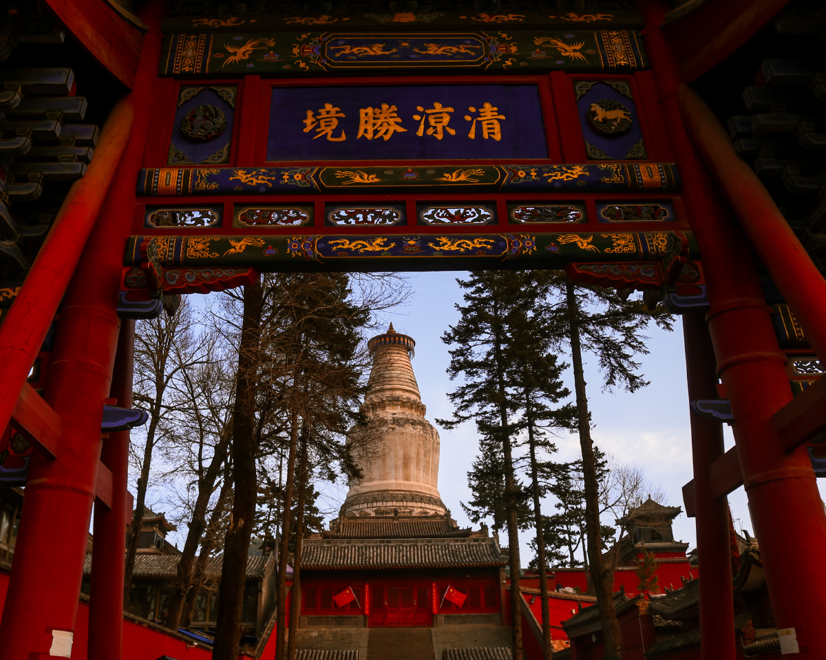 山西忻州塔院寺白塔