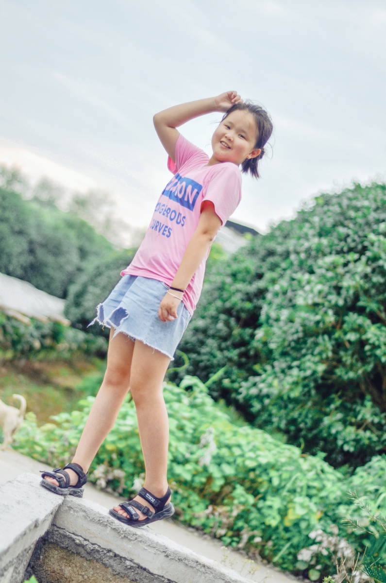 借朋友的女儿来拍了一组照片,其实大一点的小盆友更配合一些,小胖妞好