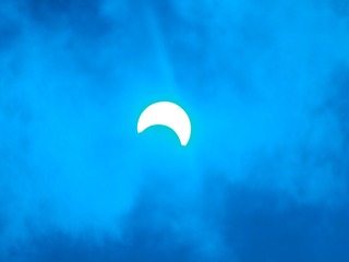 575835