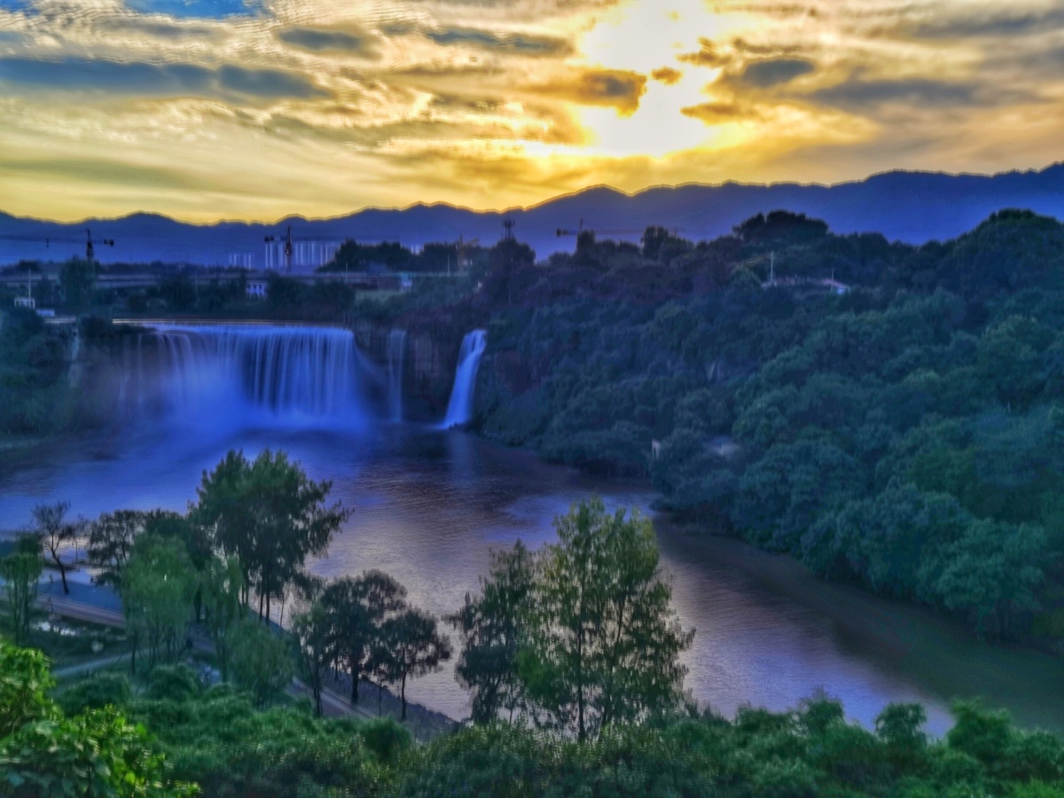 大磨滩瀑布暮色