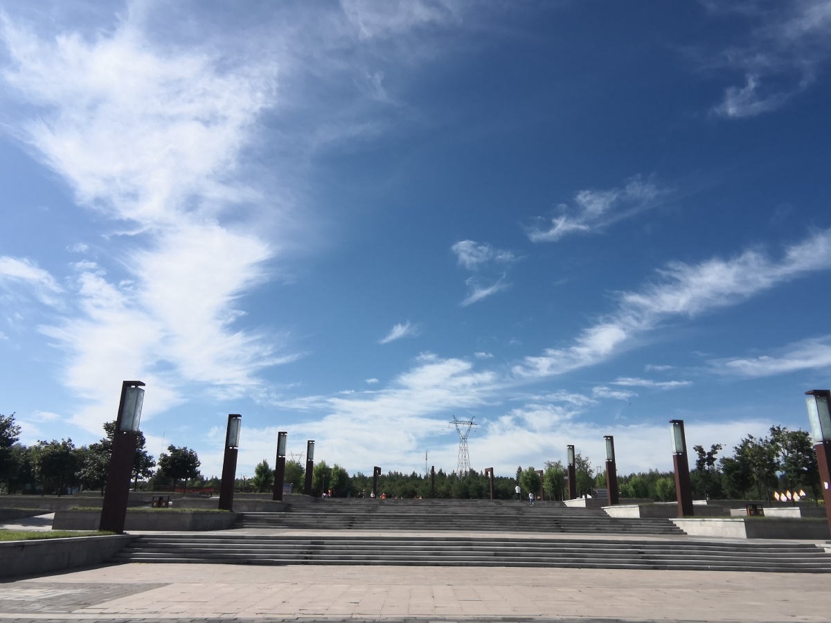 蓝天白云坐看云卷云舒