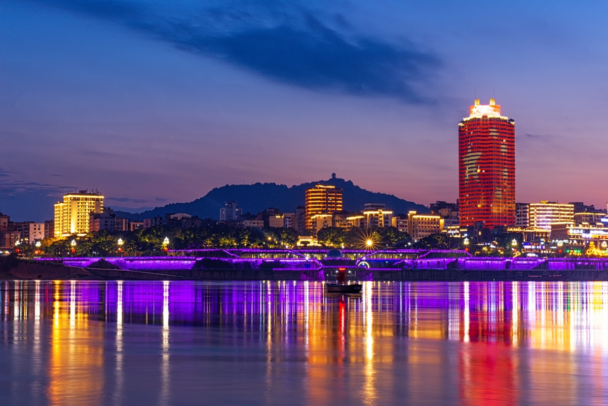 五彩斑斓的宜宾合江门夜景