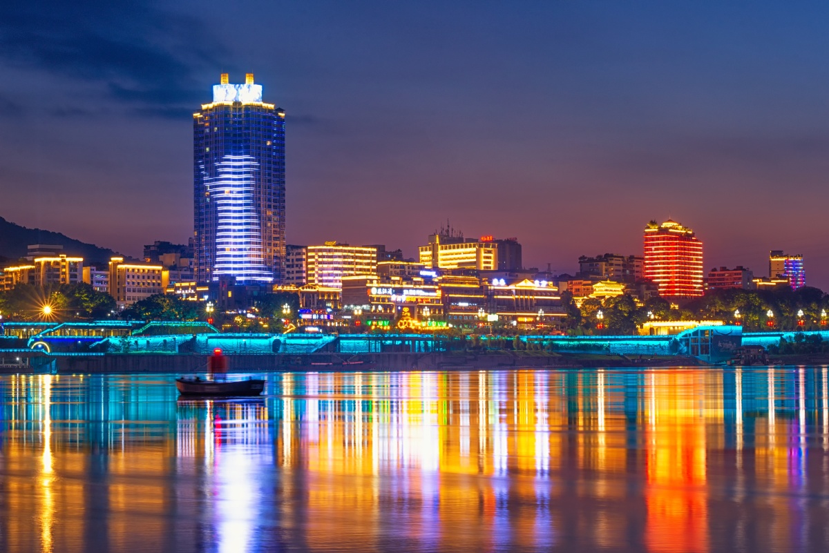 万里长江第一城——宜宾合江门夜景