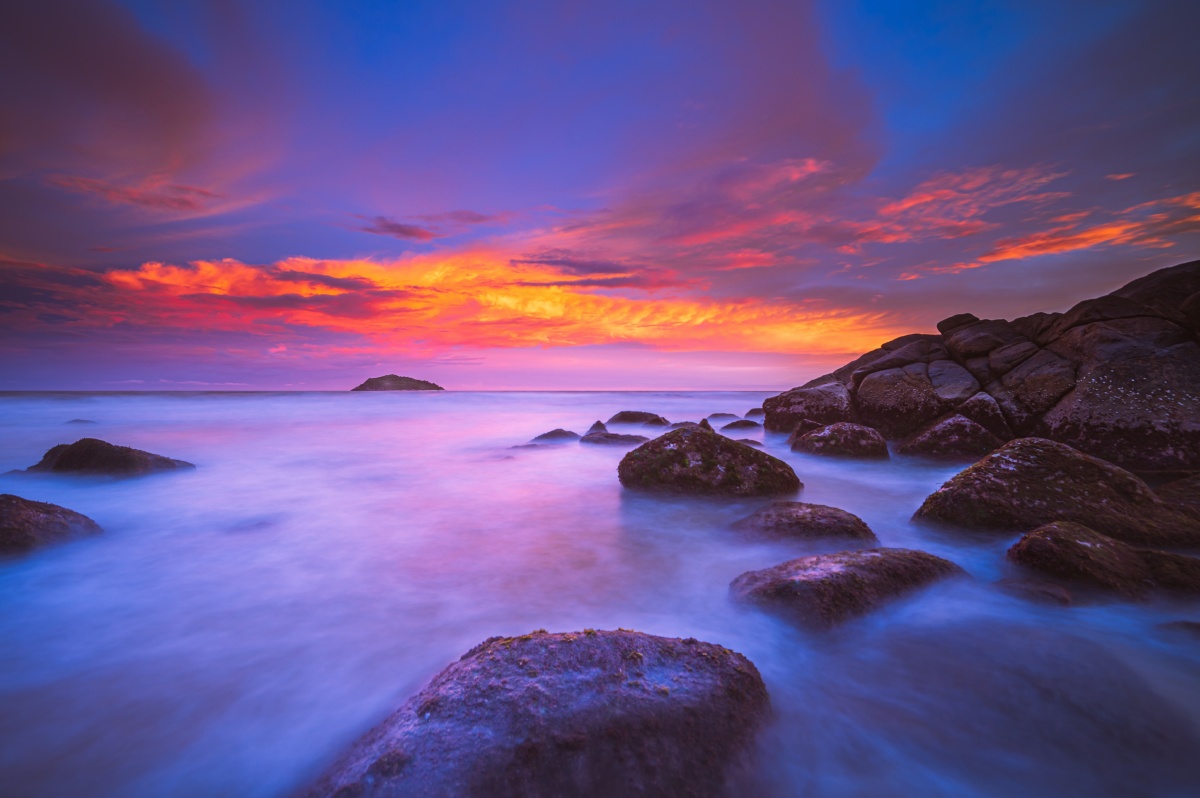 赤色云霞见证美好