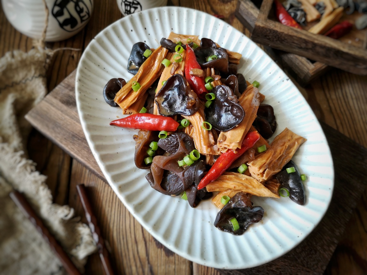 营养丰富的美味快手家常菜木耳烧腐竹