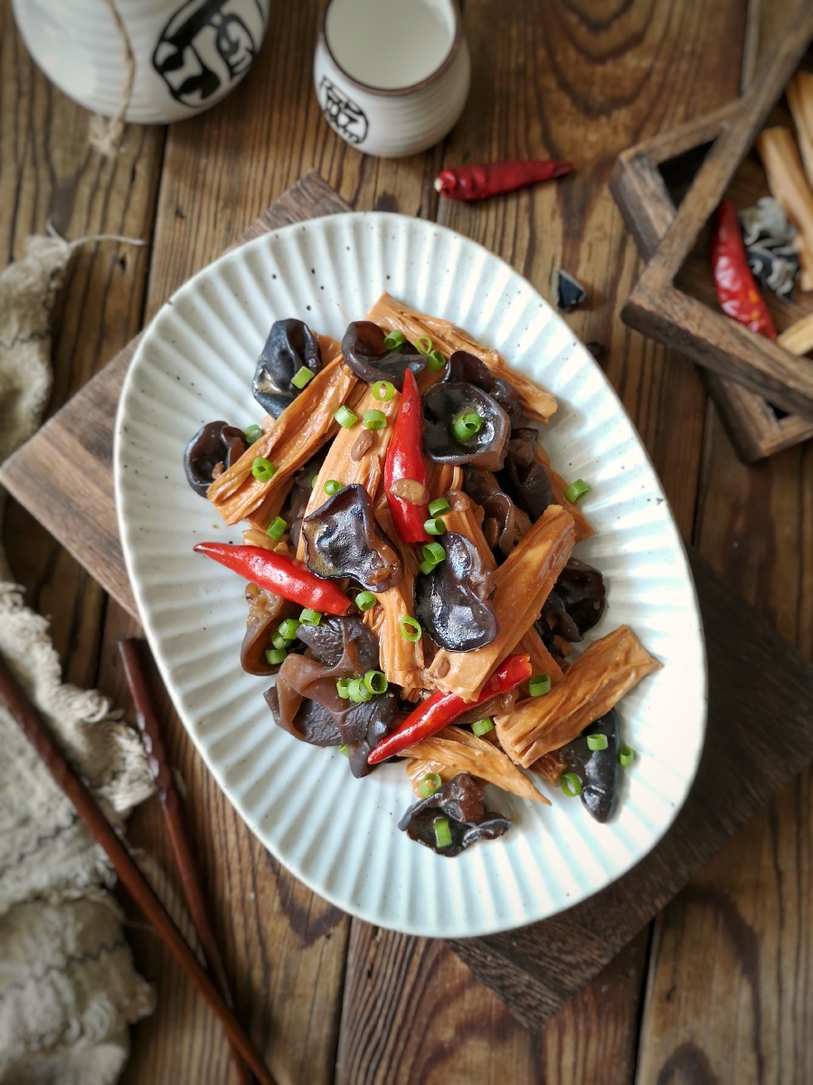 营养丰富的美味快手家常菜木耳烧腐竹