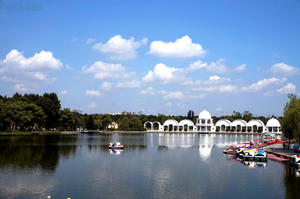 哈尔滨松花江畔