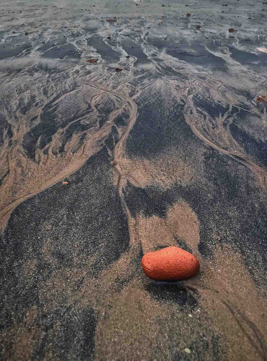 小baiyang2020年4月11日1128关注流沙退潮后,海水在沙滩上留下的痕迹.