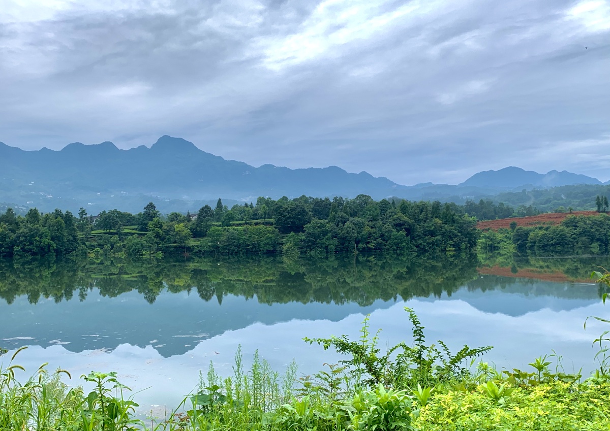 湖光山色两相和潭面无风镜未磨