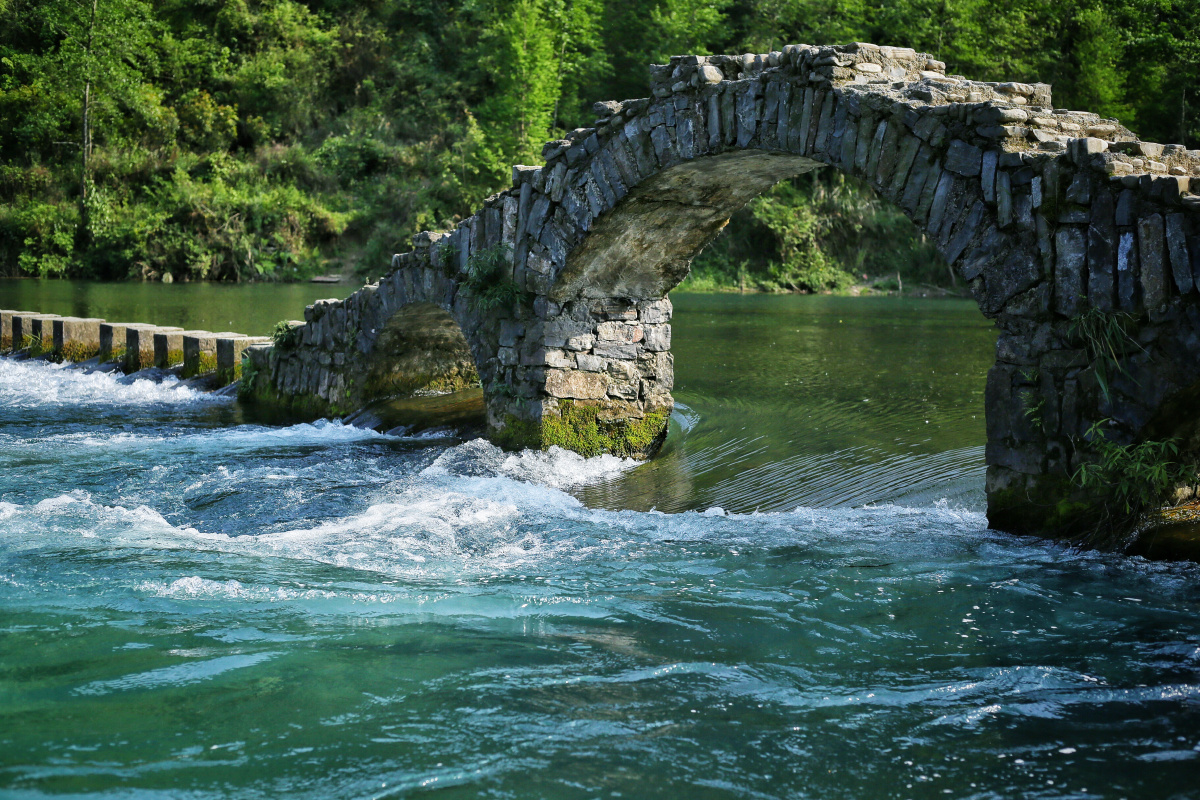 家门前的小石桥