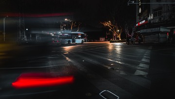 573423