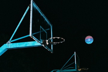 16085
