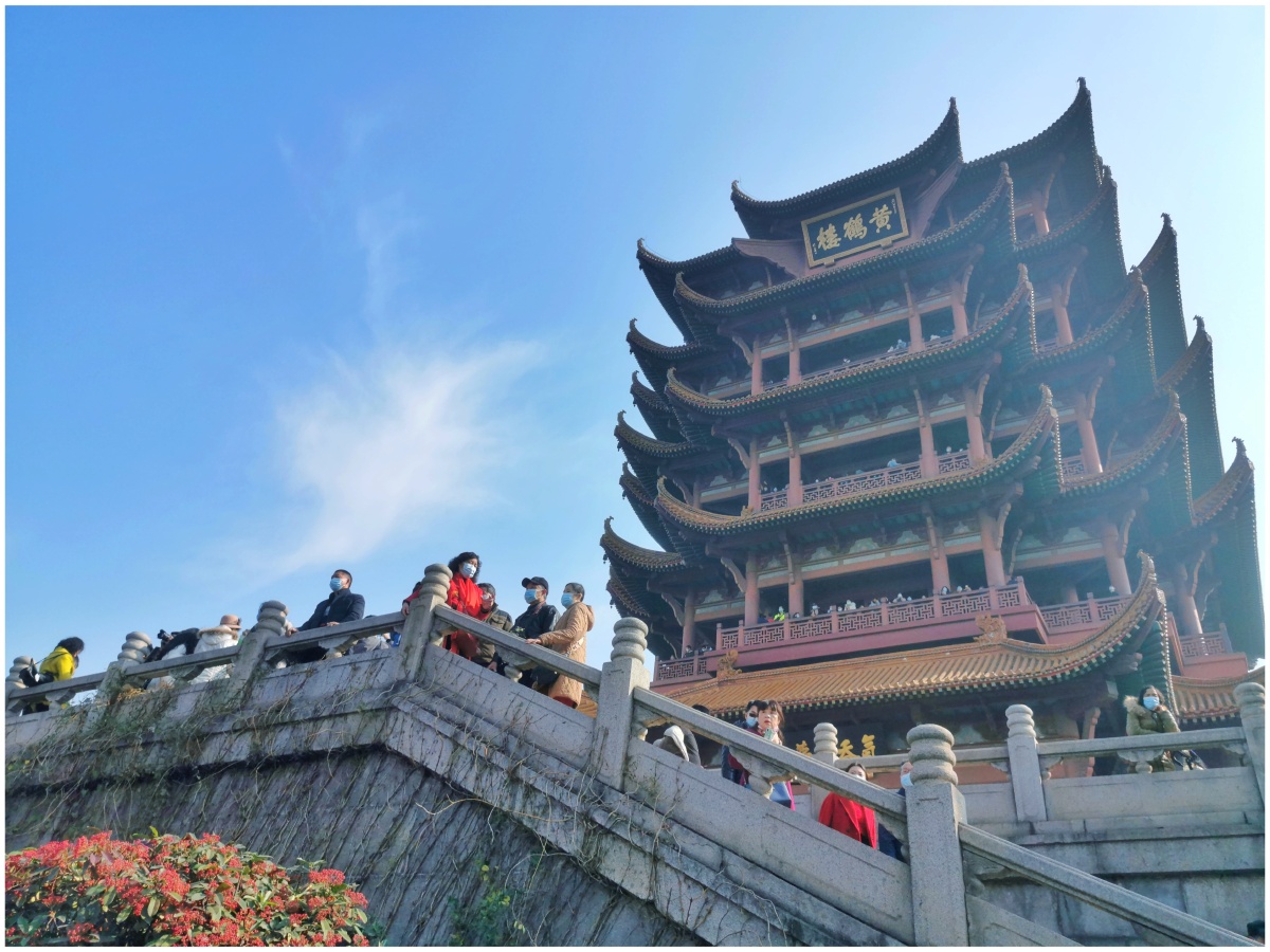 极目楚天舒黄鹤楼远眺2020年12月手机摄于武汉黄鹤楼公园