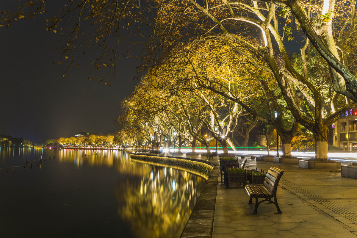 夜色下的北山路