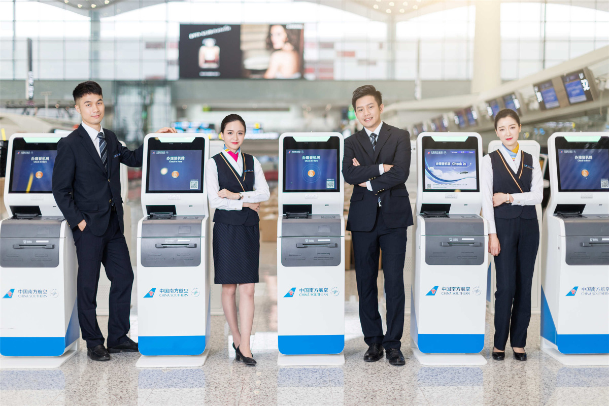 南航地面服务制服形象