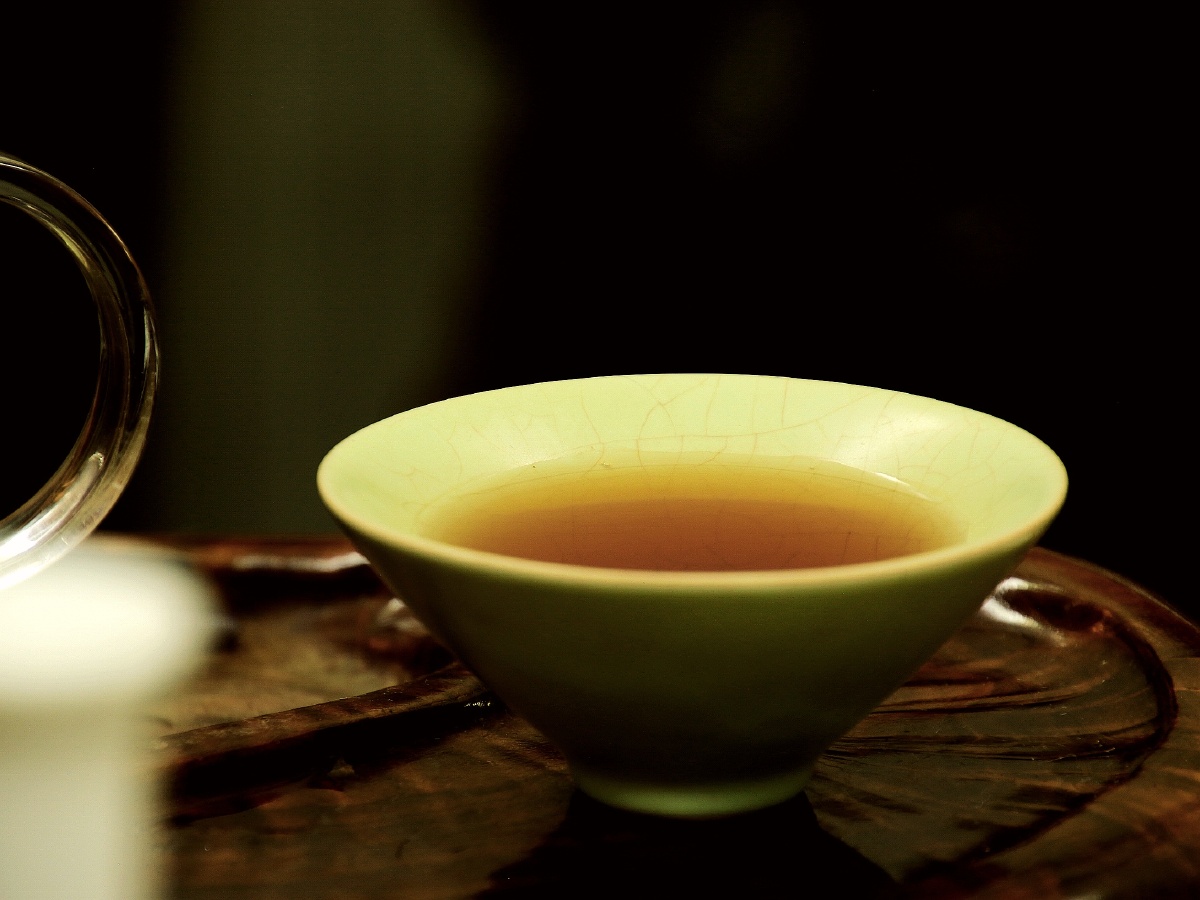 一杯清茶半世缘此生尚有未了意不混沌于外界嘈杂简单自在即是欢喜就像