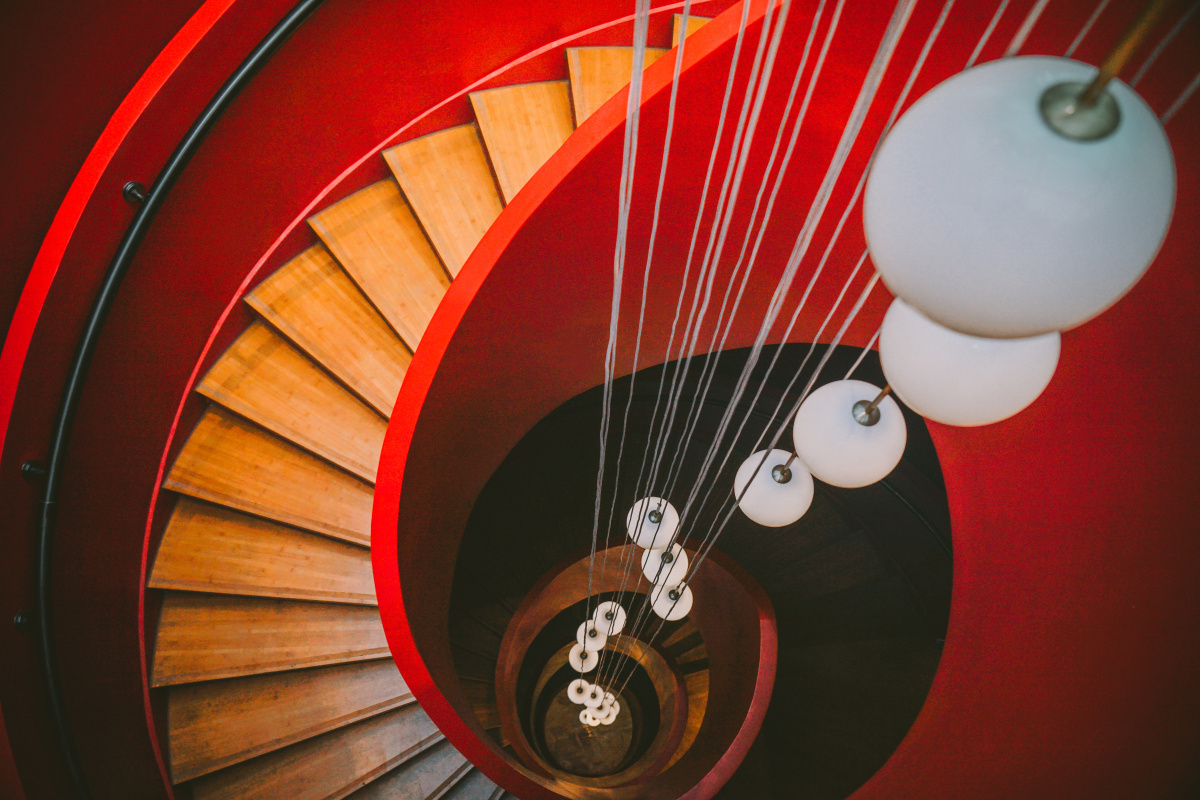 隐秘的角落故宫红旋转楼梯