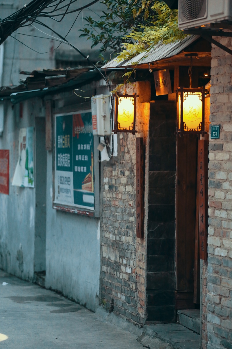 贵阳老城区小巷子里的复古酒吧洪绍乾摄