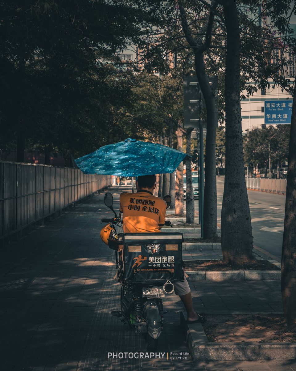 街拍纪实平平无常的日子里每日都有着为生活奔波劳累的路人