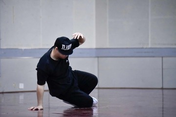 001