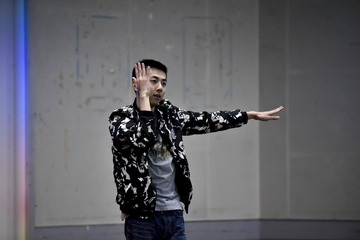 001