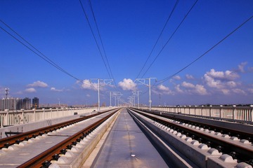 475737