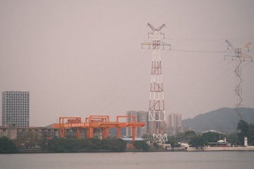3240027